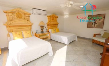 Casa en renta vacacional con alberca y áreas de jardín, sky roof, bar y asador
