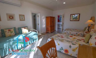 Casa en renta vacacional con alberca y áreas de jardín, sky roof, bar y asador