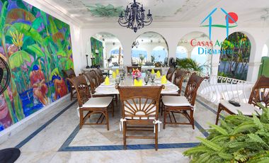 Casa en renta vacacional con alberca y áreas de jardín, sky roof, bar y asador