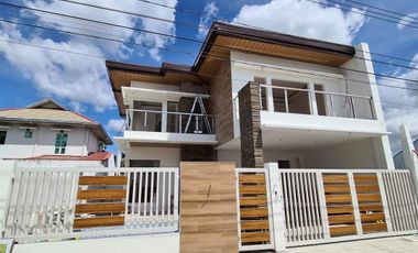 *NEWLY BUILT MODERN HOME WITH POOL IN ANGELES CITY