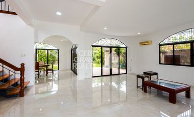 Spacious 5 Bedroom House with Swimming Pool for Rent in Maria Luisa Park