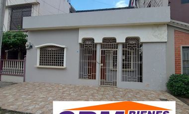 En Machala de Venta En Sector Las Brisas Villa Ampliada Renovada de 4 Dormitorios cerca del Restaurante Taipá