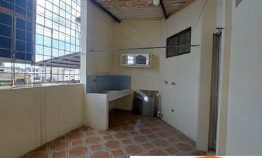 En Machala de Venta En Sector Las Brisas Villa Ampliada Renovada de 4 Dormitorios cerca del Restaurante Taipá