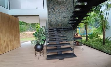 Modern and Luxurious Home Next to Club Campestre Llanogrande