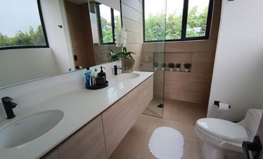 Modern and Luxurious Home Next to Club Campestre Llanogrande