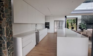 Modern and Luxurious Home Next to Club Campestre Llanogrande
