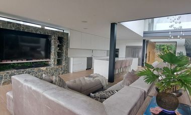 Modern and Luxurious Home Next to Club Campestre Llanogrande