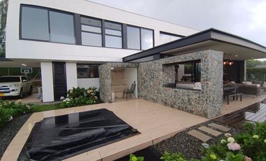 Modern and Luxurious Home Next to Club Campestre Llanogrande