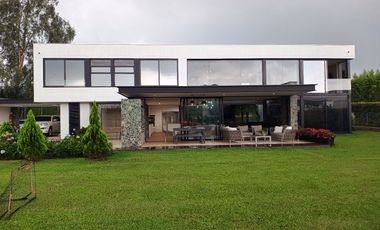Modern and Luxurious Home Next to Club Campestre Llanogrande