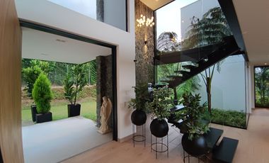 Modern and Luxurious Home Next to Club Campestre Llanogrande