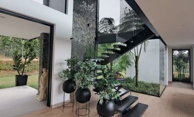 Modern and Luxurious Home Next to Club Campestre Llanogrande