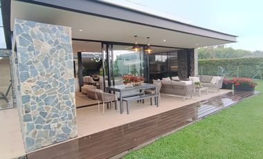 Modern and Luxurious Home Next to Club Campestre Llanogrande