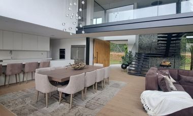 Modern and Luxurious Home Next to Club Campestre Llanogrande