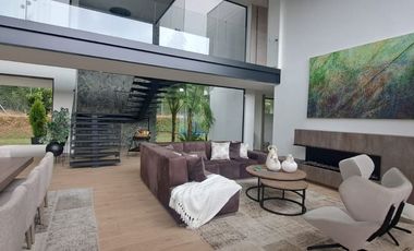 Modern and Luxurious Home Next to Club Campestre Llanogrande