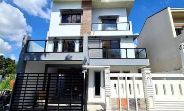 MODERN THREE-STOREY HOUSE WITH POOL FOR SALE NEAR NLEX AND MARQUEE MALL