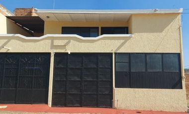 Casa en Tonalá 3 Niveles, PB se puede adaptar para negocio
