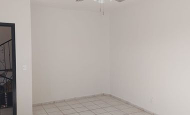 Casa en Tonalá 3 Niveles, PB se puede adaptar para negocio