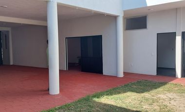 Casa en Tonalá 3 Niveles, PB se puede adaptar para negocio