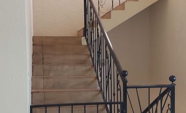 Casa en Tonalá 3 Niveles, PB se puede adaptar para negocio