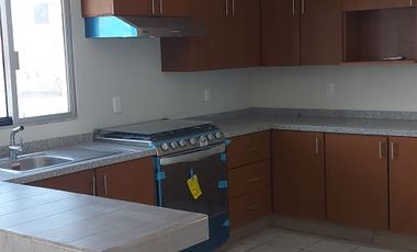Casa en Tonalá 3 Niveles, PB se puede adaptar para negocio