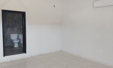 Casa en Tonalá 3 Niveles, PB se puede adaptar para negocio