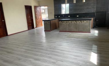 CIUDADELA GUAYACANES TERCERA ETAPA VENDO PRECIOSA CASA DE TRES PISOS, FULL ACABADOS
