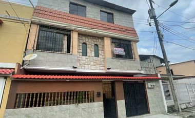 CIUDADELA GUAYACANES TERCERA ETAPA VENDO PRECIOSA CASA DE TRES PISOS, FULL ACABADOS