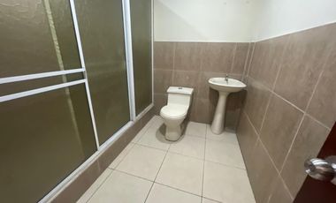 CIUDADELA GUAYACANES TERCERA ETAPA VENDO PRECIOSA CASA DE TRES PISOS, FULL ACABADOS