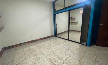 CIUDADELA GUAYACANES TERCERA ETAPA VENDO PRECIOSA CASA DE TRES PISOS, FULL ACABADOS