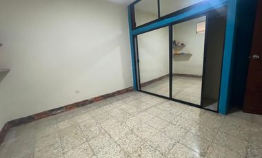 CIUDADELA GUAYACANES TERCERA ETAPA VENDO PRECIOSA CASA DE TRES PISOS, FULL ACABADOS