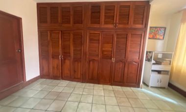 CIUDADELA GUAYACANES TERCERA ETAPA VENDO PRECIOSA CASA DE TRES PISOS, FULL ACABADOS