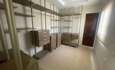 CIUDADELA GUAYACANES TERCERA ETAPA VENDO PRECIOSA CASA DE TRES PISOS, FULL ACABADOS
