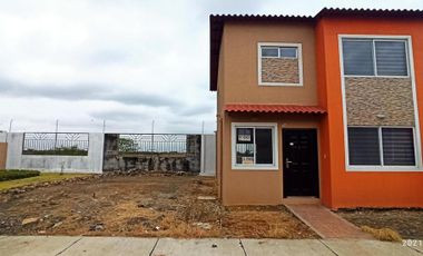 Se Vende Casa de Estreno con Terreno en Urb. Duran City, Etapa Bromelia.