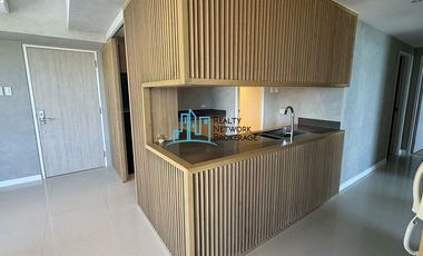 3 Bedroom Corner Unit For Sale in Mandani Bay