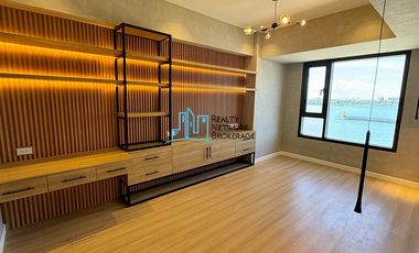 3 Bedroom Corner Unit For Sale in Mandani Bay