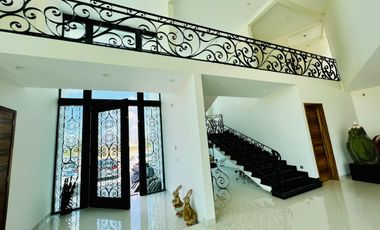 Casa de lujo en Venta en Residencial Valle de los Reyes a 15 minutos de plaza mayor y de Lagos de Moreno