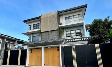 4 Bedrooms with 4 Carpark Duplex House and Lot with Elevator for Sale Near Bonifacio Global City