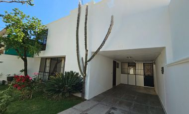 CASA AMPLIA EN COL. ANDRADE - 10x23 con Recámara en PB - Casa en Venta - León Guanajuato