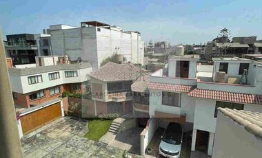 VENTA DE HERMOSO DUPLEX EN MONTERRICO CHICO, SURCO