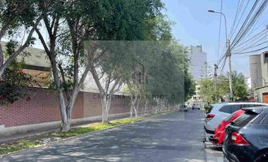 VENTA DE HERMOSO DUPLEX EN MONTERRICO CHICO, SURCO