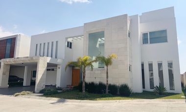 RENTA O VENTA CASA EN HACIENDA SAN ANTONIO