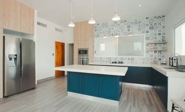 Hermosa Casa con Vista al Mar en Playa Pacoa