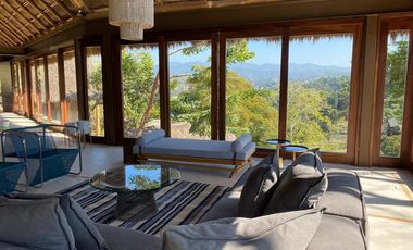 CASA EN VENTA EN SAYULITA.