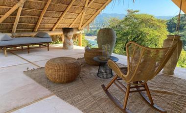 CASA EN VENTA EN SAYULITA.
