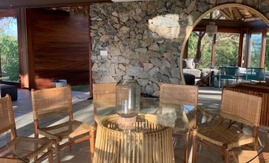 CASA EN VENTA EN SAYULITA.