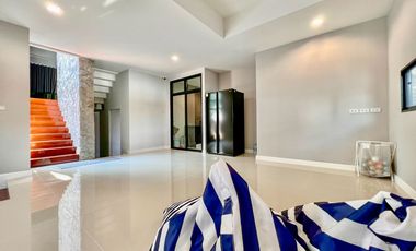 Luxury house for sale, Pool Villa, Phahonyothin 56, Sai Mai, Bangkok.