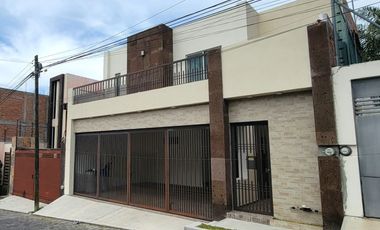 VENTA DE CASA EN FRAC. LOMAS DEL SUR. (CERCA DE PLAZA ALTOZANO).