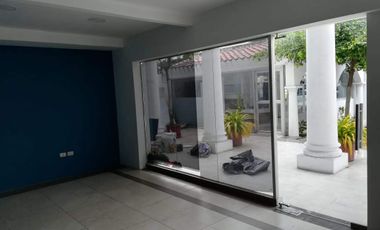 Urdesa, Renta Local Comercial de 800 m² en Vía Principal