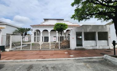 Urdesa, Renta Local Comercial de 800 m² en Vía Principal