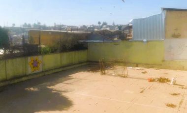 Gran terreno y casa Frente A Playa Chica